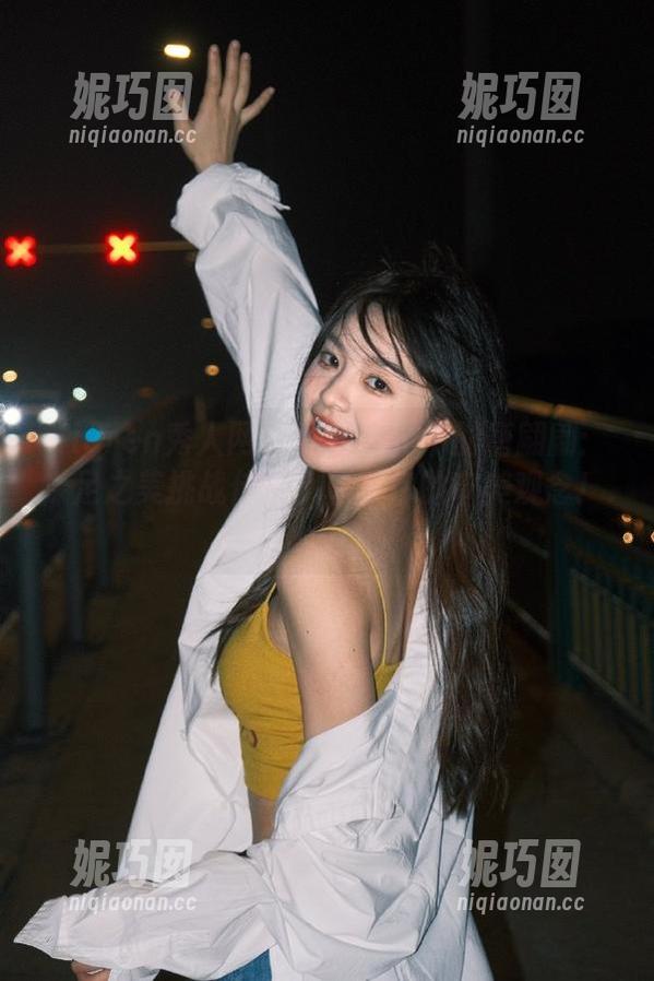 Xiuren秀人网 - 私房写真中的唐翩翩：裸足之美挑战传统，颠覆你的审美观念！.txt