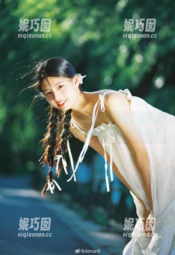 Xiuren秀人网 - 夏雪爱可爱写真作品集：在每个镜头中捕捉她的迷人时刻.txt