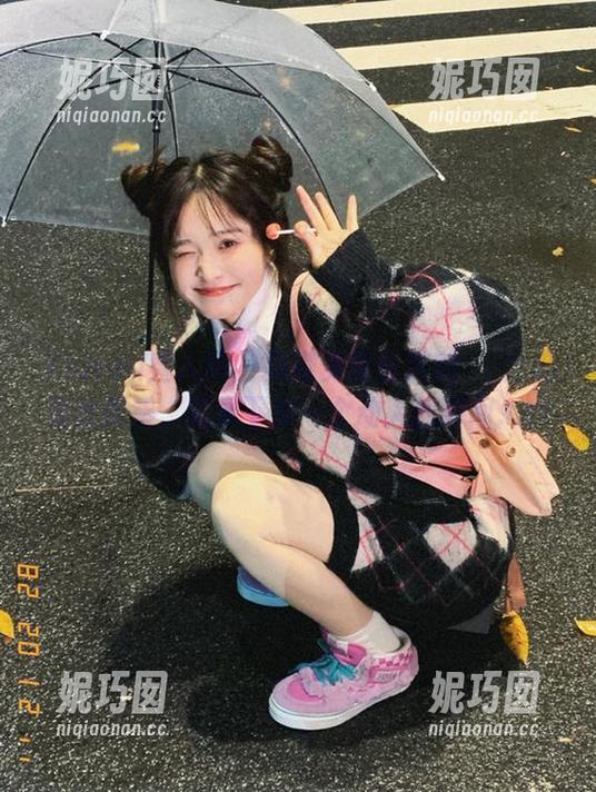 Xiuren秀人网 - 探索免费分享的婠婠么裤里丝图集，记录下每一个动人的瞬间.txt