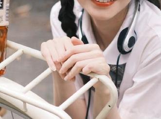 Xiuren秀人网 – 媃柔rourou少女写真：唯美原图与多款图包，青春不再错过.txt
