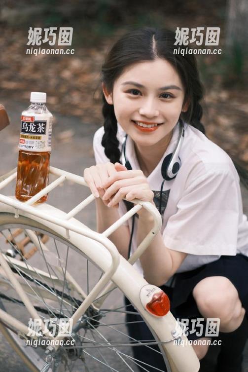 Xiuren秀人网 - 媃柔rourou少女写真：唯美原图与多款图包，青春不再错过.txt
