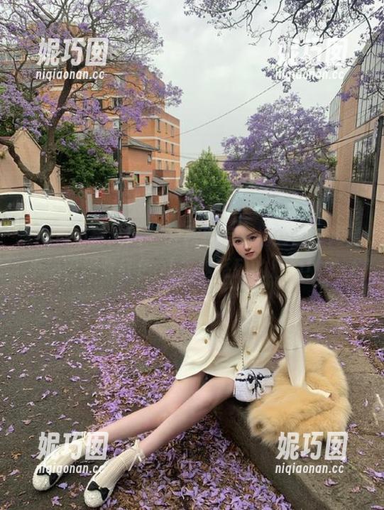 Xiuren秀人网 - 轻松拥有高清套图，跟随小热巴探索红色OL主题系列的魅力！.txt