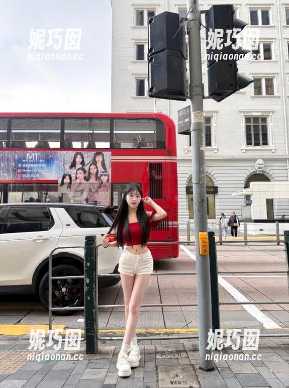 Xiuren秀人网 - 杨晨晨Yome全套礼服写真，快下载一份，感受优雅与甜美并存！.txt