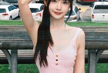 Xiuren秀人网 – 杨晨晨室外松柏主题写真，带你领略大自然的魅力，别忘了下载好看又迷人的作品！.txt