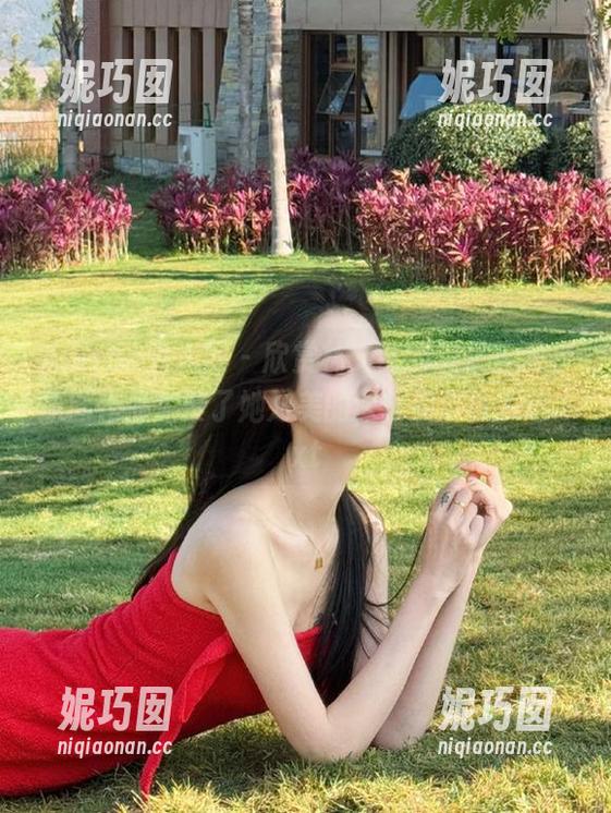 Xiuren秀人网 - 欣赏林文文的美足艺术，原图作品汇聚了她对美的深刻洞察与表达.txt