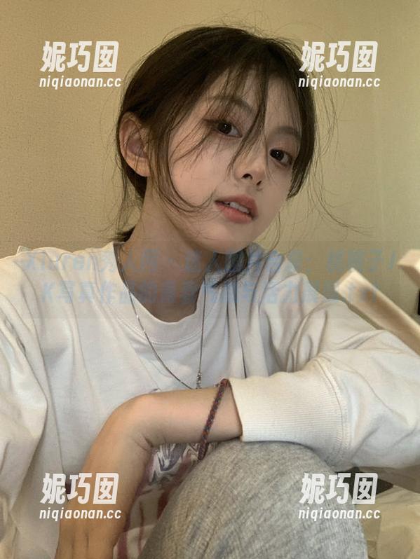 Xiuren秀人网 - 迷人图片合集：桃桃子JK写真作品的青春气息与活力展现.txt
