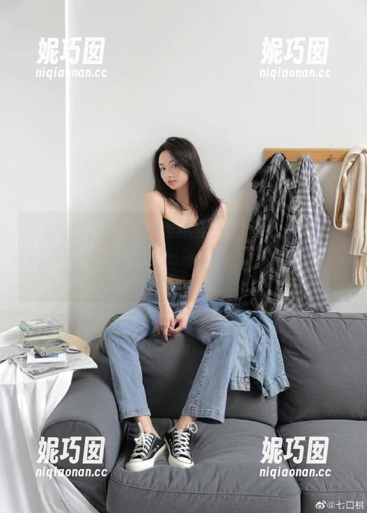 Xiuren秀人网 - 细腻呈现白微Sera的高清写真：裤里丝展现青春与活力的碰撞.txt