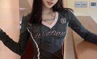 Xiuren秀人网 – 糖豆sisi黑色插画合集，图包里的每一张都在诉说一段不同的故事！.txt