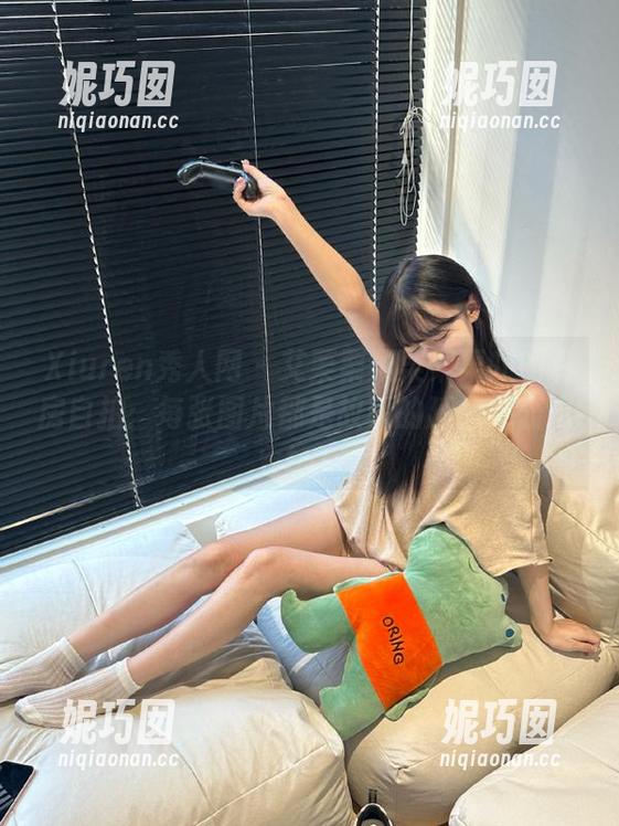 Xiuren秀人网 - 艾栗栗栗栗栗栗吖的私房自拍：每张图片都是故事的延续与表达.txt