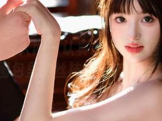 Xiuren秀人网 – 认真拍私照的茜茜Kimi：图包里的丝袜与无奈笑谈.txt