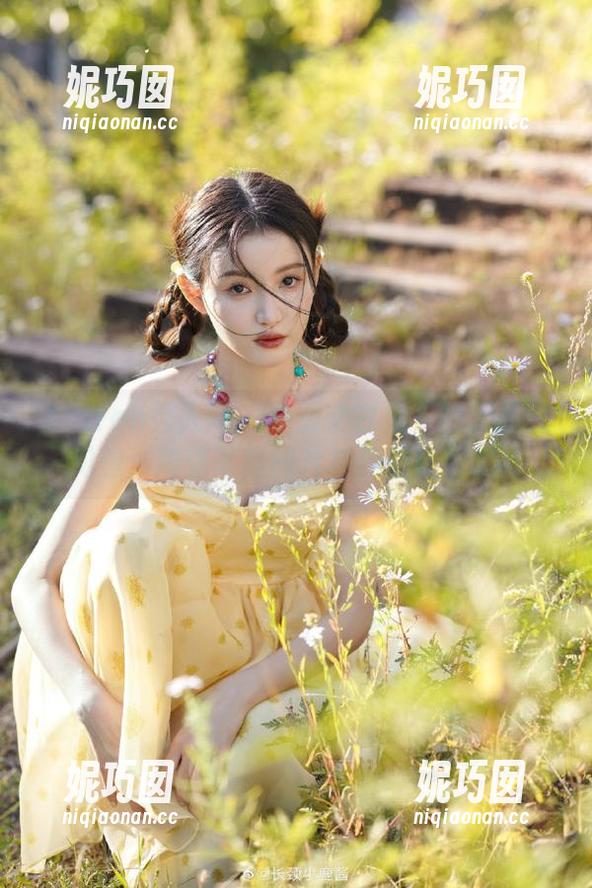 Xiuren秀人网 - 静颜宁白裙下的无圣光幻想：高清写真图片与梦幻场景.txt