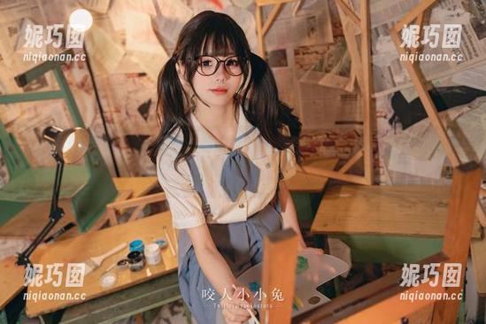 Yiko湿润兔I’msohot私拍合集：热烈瞬间，魅惑无遗的精彩呈现.txt