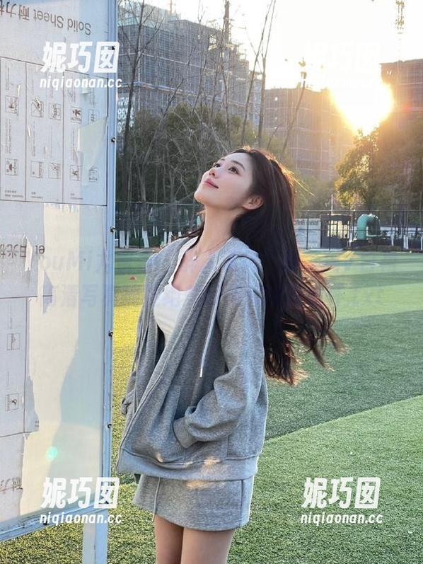 YouMi尤蜜荟 - 醉人清风，孙梦瑶V白裙高清写真捕捉绝美瞬间和唯美情怀.txt
