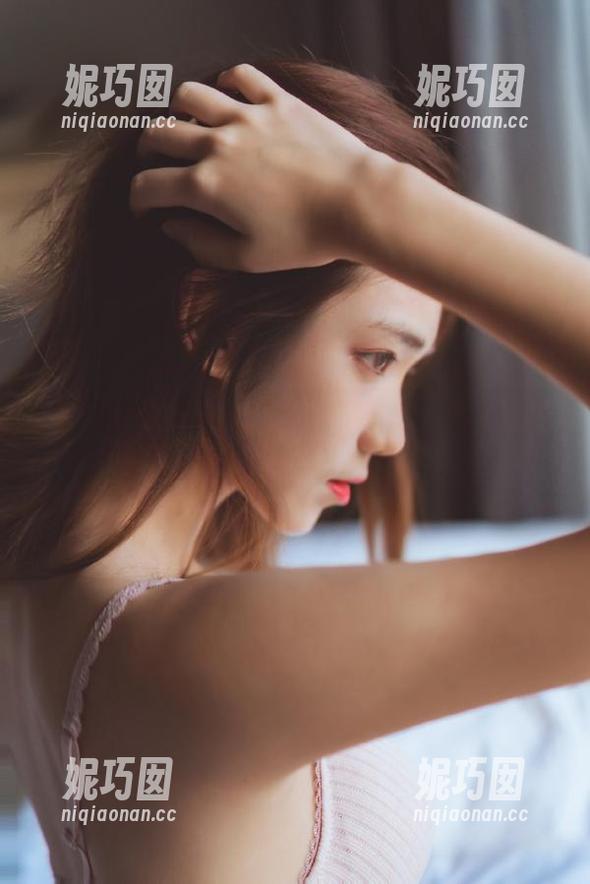 YouMi尤蜜荟 - 黄歆苑旗袍私拍：每一幅套图都是美与艺术的碰撞.txt
