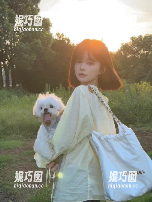 YouMi尤蜜荟 - 探索黄歆苑海边的写真作品，观看她如何用镜头捕捉瞬间之美！.txt