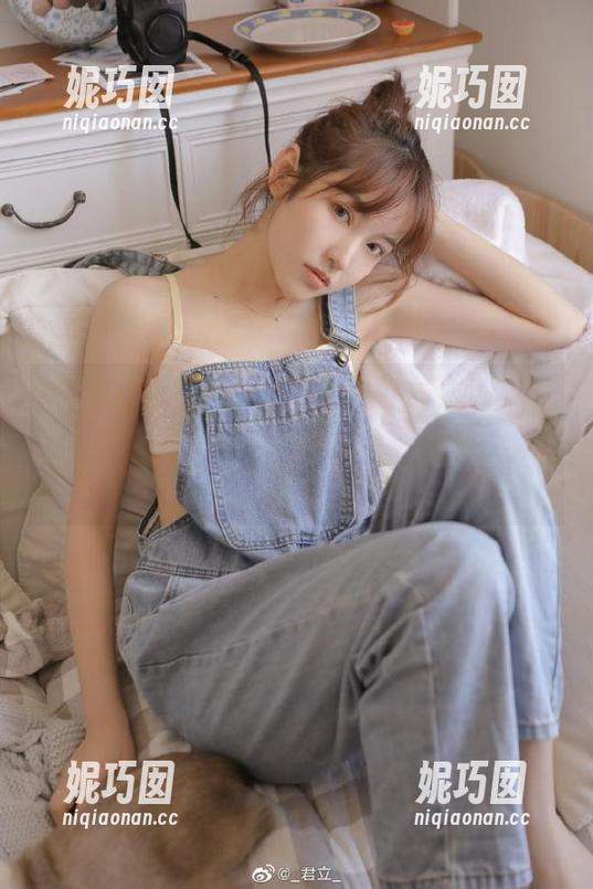 YouWu尤物馆 - 翻开网盘，就能欣赏夏小秋秋秋的厨娘写真，美味与艺术一触即发.txt