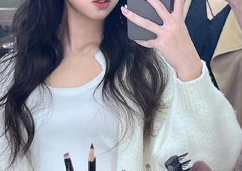 beautyleg – Faye甜心梦幻般的美图分享，让你心动不已，沉醉于她传递的甜蜜氛围中！.txt