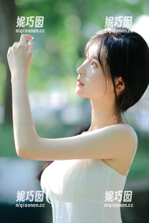 beautyleg - 最新作品回顾：Lola的黑白写真，情感在每个细节中流露.txt