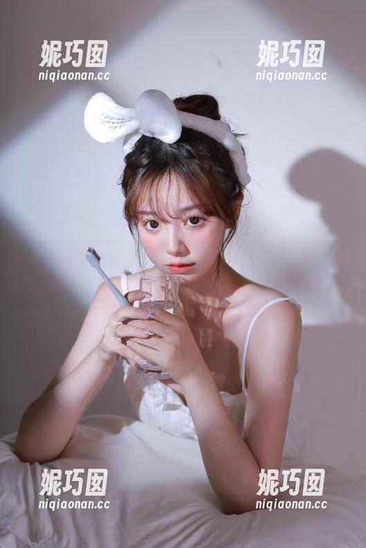 beautyleg - 贴近PinQ的艺术灵感，裤里丝作品集下载让你无比心动！.txt