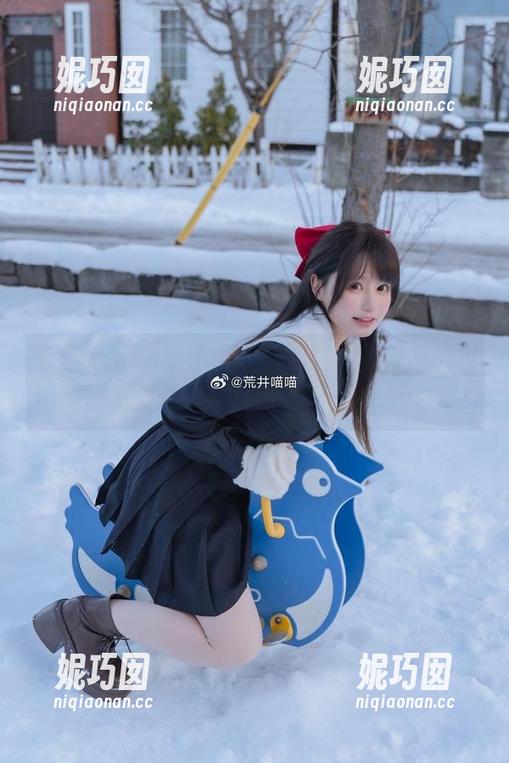 走进nyako喵子大魔王的世界：路易九世旗袍灵动写真合集全景分享.txt