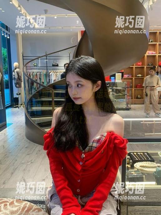 pans - 跟随丁丁的私拍运动，体验她摄影背后的故事，感受写真里的温暖与真实！.txt