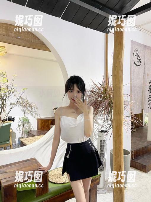 pans - 小倩的私房美图：让人沉醉的网袜风情，尽享缤纷幻想的盛宴.txt