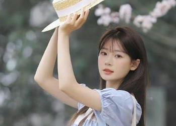 pans – 与小小白色一起走入图库，分享她的白色梦幻之旅.txt