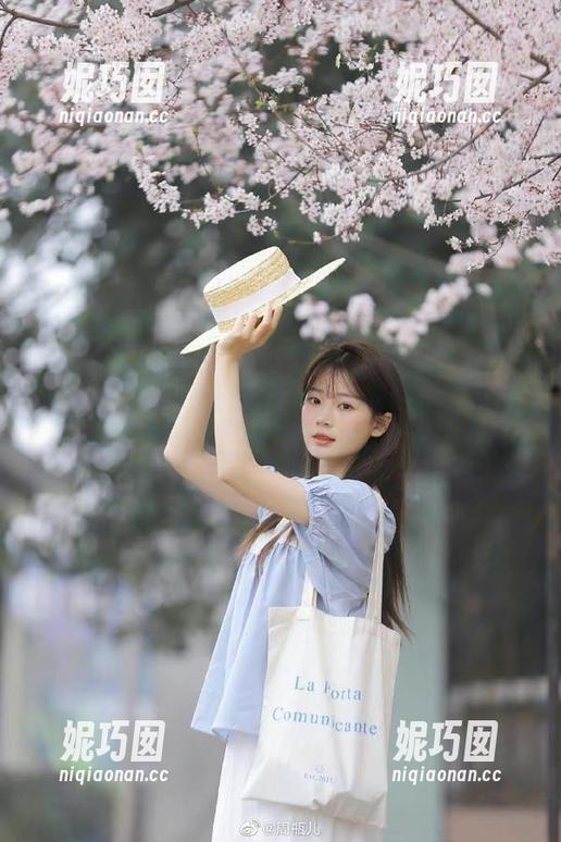 pans - 与小小白色一起走入图库，分享她的白色梦幻之旅.txt