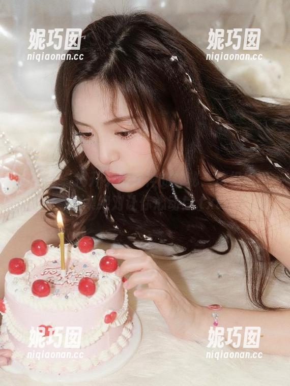 pans - 揭开小彤女神的神秘：这组原图合集绝对让你心动！.txt