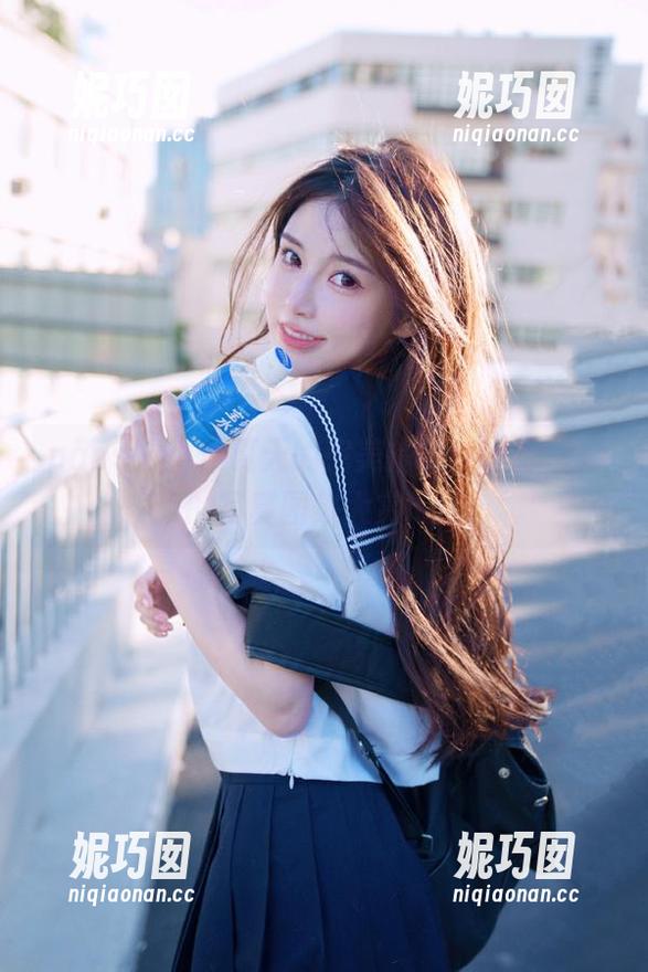 pans - 小柔夏天的完美捕捉：缤纷色彩的写真图集大赏.txt