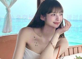 pans – 小鱼空姐写真套图：透过镜头看见的不仅是美，还有她独特的职场魅力作品！.txt