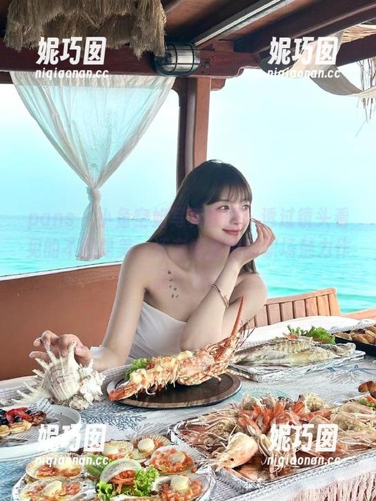 pans - 小鱼空姐写真套图：透过镜头看见的不仅是美，还有她独特的职场魅力作品！.txt