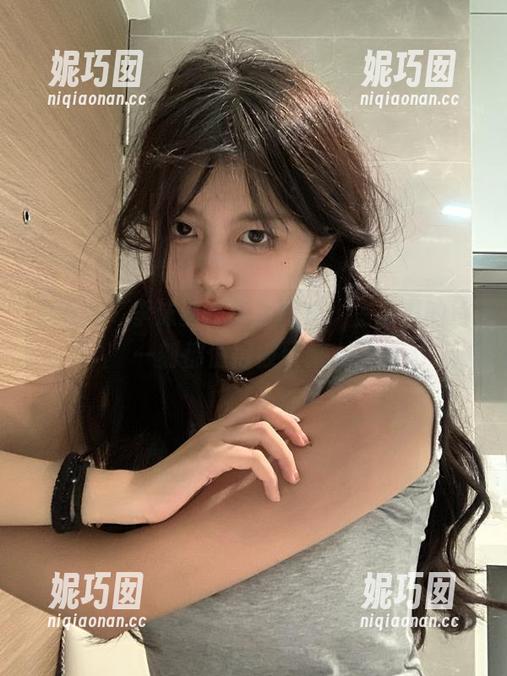 pans - 李沫丝袜高清写真：生活中的每一刻都值得被珍藏.txt
