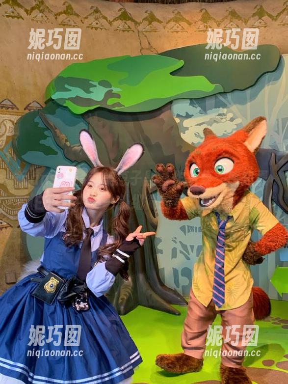 pans - 精选美惠子黑白作品集：感知黑白世界中每一处细微的美与情感.txt