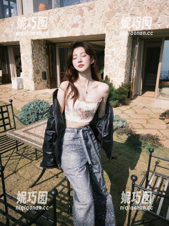 pans - 诗诗的独特办公室风格：写真集与原图展示她的职场魅力.txt