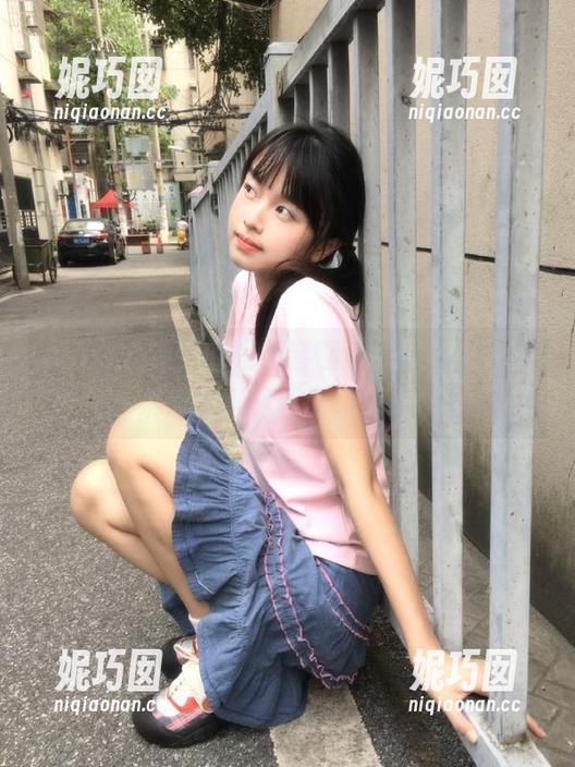 pans - 雯雯的眼镜套图分享：看完让你瞬间变得无话可说！.txt