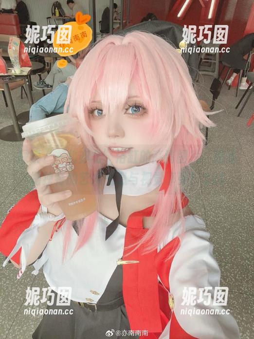 探索“一北亦北”浴缸的高清图片，感受她独特的艺术气息与视觉享受！.txt