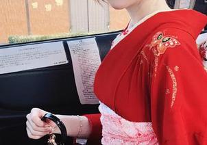 享受私拍一小央泽的灰丝艺术，原图揭示真实与幻想.txt