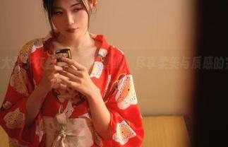 一米八的大梨子灰丝写真高清壁纸，尽享柔美与质感的完美结合.txt