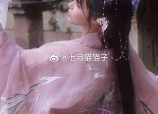 不穿牛仔裤的七月喵子简直是对时尚的亵渎，来看看她的高清写真，刷新你的审美底线！.txt