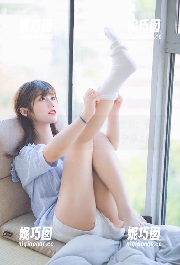 丽柜 - Amily白裙写真最新合集：在白色旋律中感受生活的优雅和宁静.txt