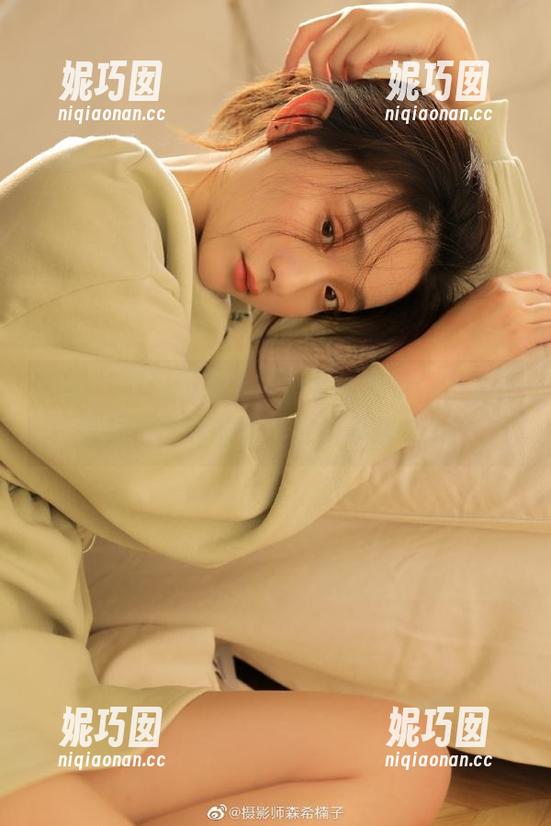 丽柜 - Vicky泳装写真全新发布，网盘下载让你与她的时尚保持零距离.txt