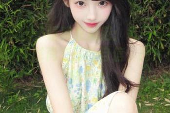 丽柜 – 展现子晴皮衣风范：每一张原图都传递出她的时尚态度与自信，图片色彩艳丽.txt