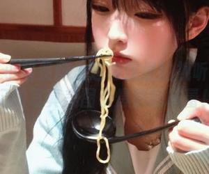 丽柜 – 小智贤献上超级汉堡的视听盛宴：莲食记的写真美图引爆你的味蕾！.txt