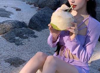 丽柜 – 小爽最新套图更新，尘浸丝莲带你领略不一样的美！.txt