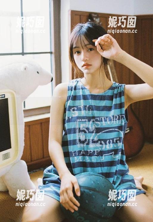 丽柜 - 心心的油亮作品：写真集背后的故事与无限视觉资源探讨.txt