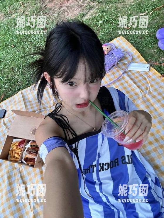 丽柜 - 怡萱带你领略御姐风范：精品图集精选，绝美瞬间一网打尽！.txt