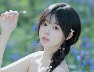 丽柜 – 细腻的瞬间记录：慕子温柔作品图集，展现她的独特魅力.txt