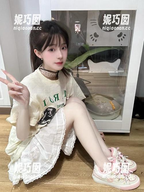 丽柜 - 潘潘红裙瞬间定格：精选原图记录她的优雅美丽.txt