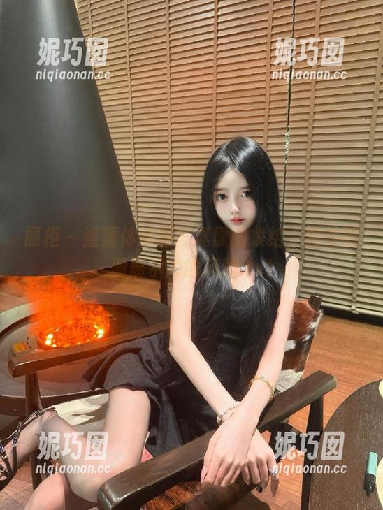 丽柜-潼潼 丽柜 - 潼潼体操服写真原图集结,独特图册展示她的风貌.txt
